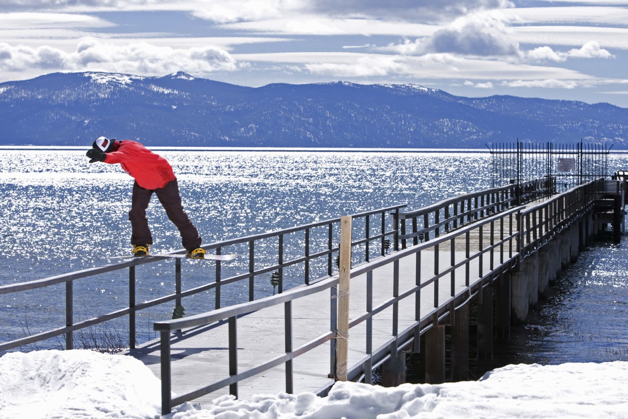 Los viajes han sido parte de la carrera de Jony. Frontside nose en Lake Tahoe 